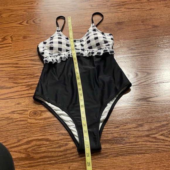 NWT CUPSHE ONE PIECE RUFFLED SWIMSUIT. High cut,  checkered white black / Med - Picture 11 of 14